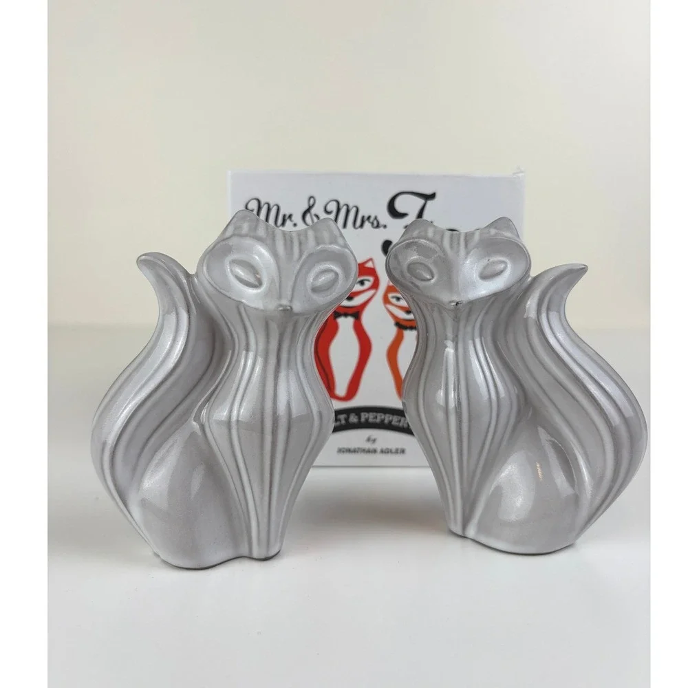 Jonathan Adler Mr & Mrs Fox Salt Pepper Shakers Gray Ceramic Original Box